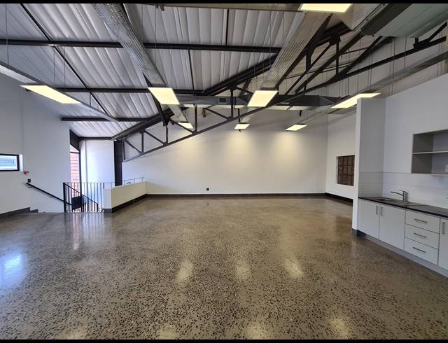 877M² WAREHOUSE TO LET IN RIVERSANDS